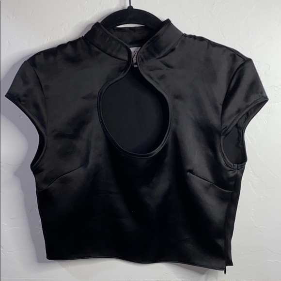 Top - Picture 2 of 4